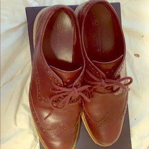 Casual wingtip shoes color burgundy